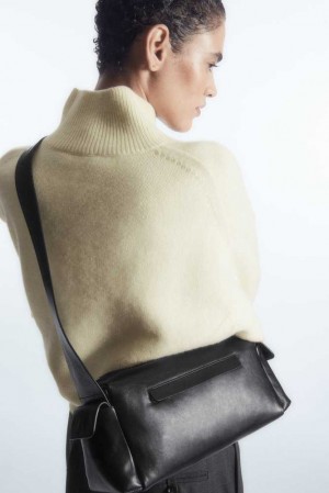 Women's COS Pocket Crossbody - Leather Bags Black | AIGQT-6917